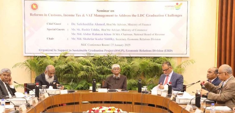 টেবিলের নিচে টাকা দেওয়ার চেয়ে বাড়তি ভ্যাট ভাল: অর্থ উপদেষ্টা